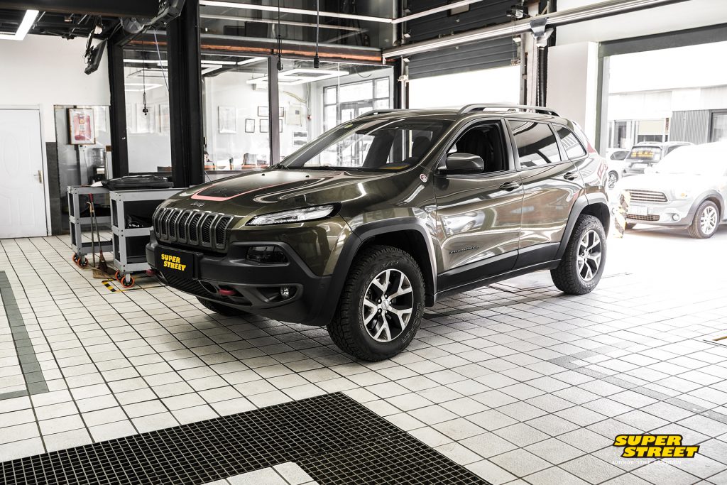 SuperStreet保养日记-JEEP自由光更换安索签名0W-20全合成机油