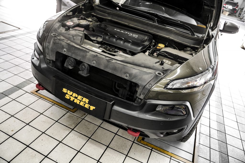 SuperStreet保养日记-JEEP自由光更换安索签名0W-20全合成机油