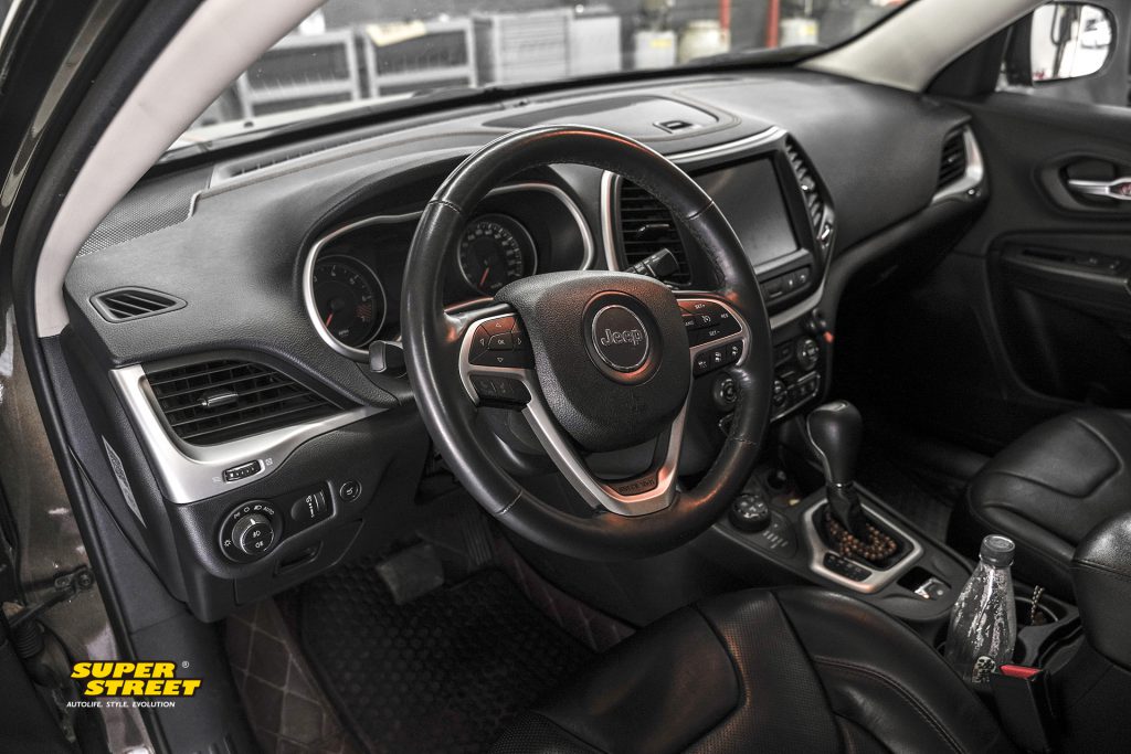SuperStreet保养日记-JEEP自由光更换安索签名0W-20全合成机油