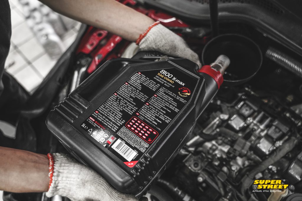 SuperStreet保养日记-高尔夫7.5GTI更换摩特8100 0W-40全合成机油