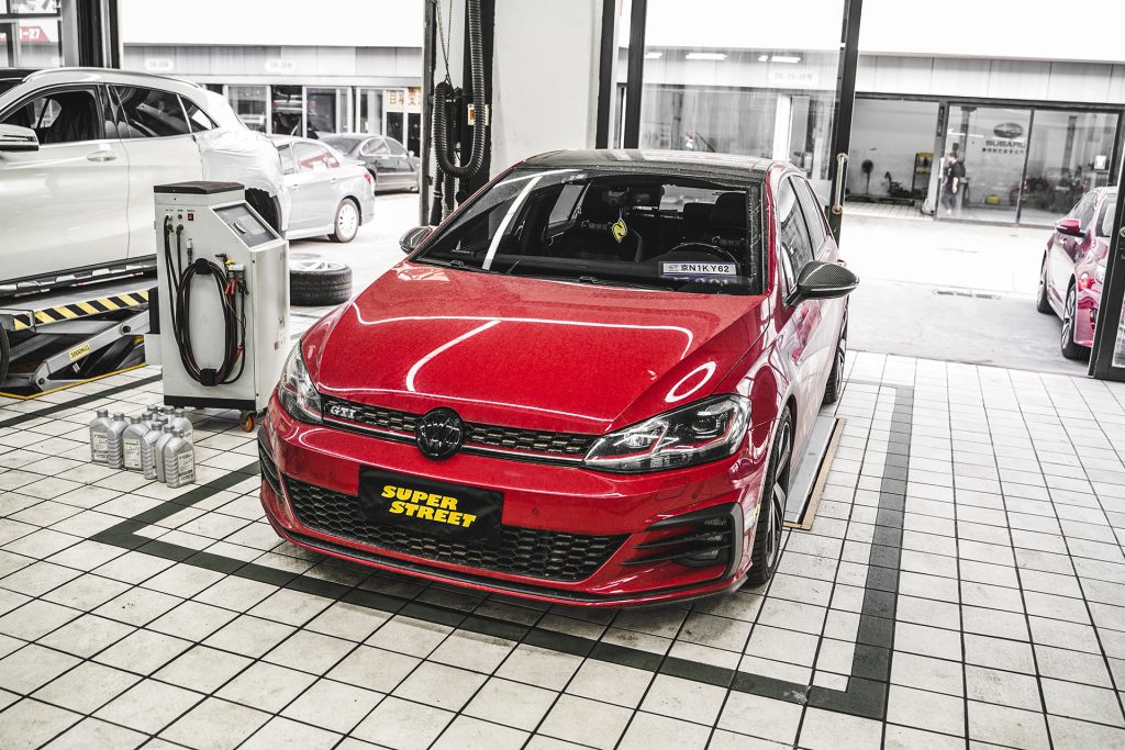 SuperStreet保养日记-高尔夫7.5GTI更换摩特8100 0W-40全合成机油
