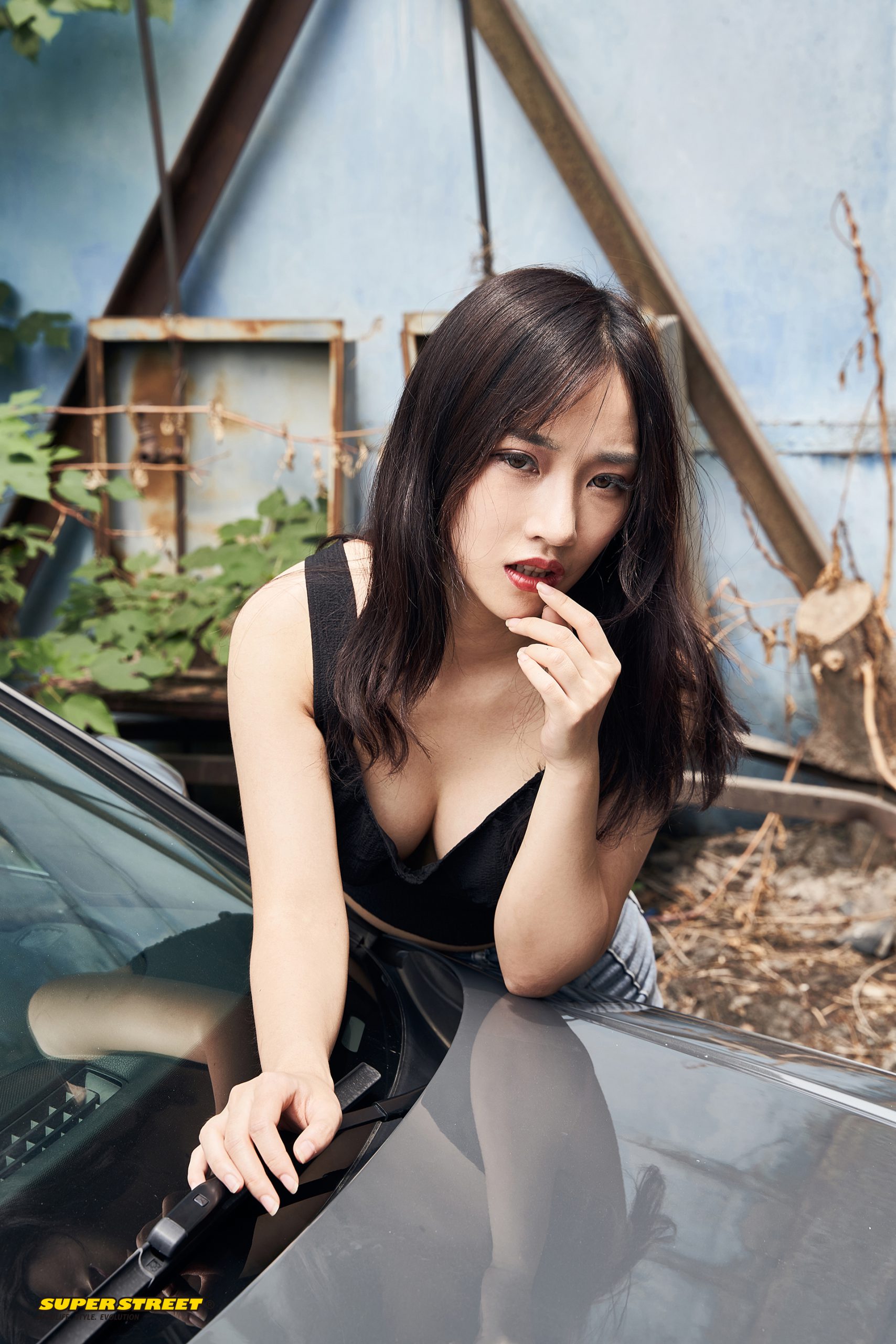 【SuperGirls】梵妮 废弃工厂遇见这台野马Mustang