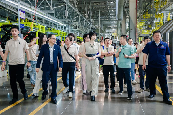 2025阿维塔品牌热爱季重庆起跑，华为乾崑智驾与其“同向奔赴”
